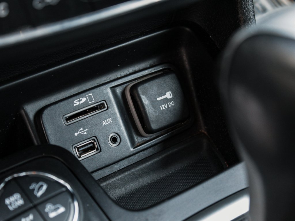 Used 2018 Billet Silver Metallic Clearcoat Jeep Trailhawk image 23