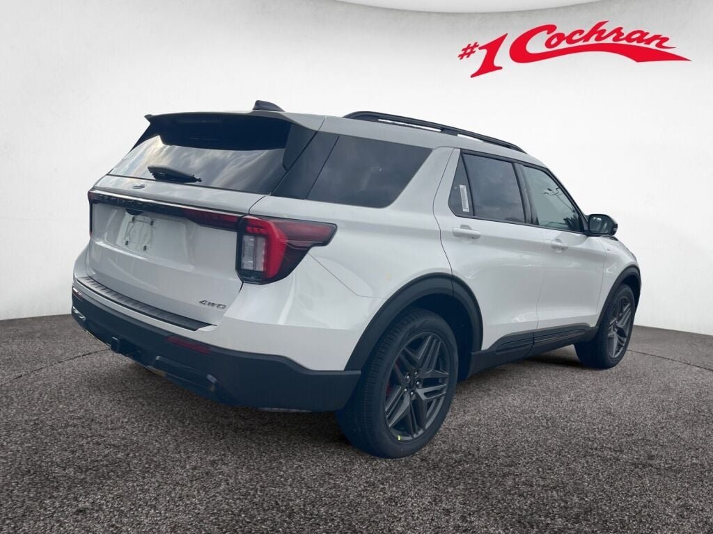 New 2026 Star White Metallic Tri-Coat Ford ST-Line image 5