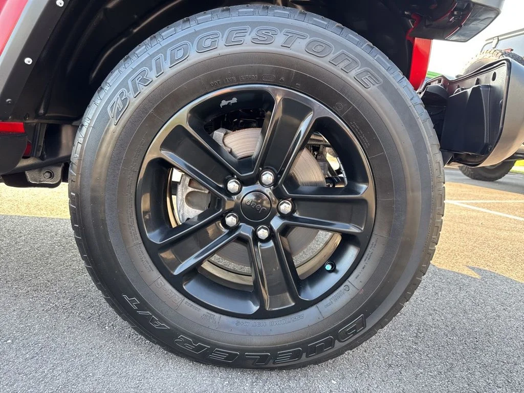 Used 2021 Red Jeep Unlimited Sahara Altitude image 11