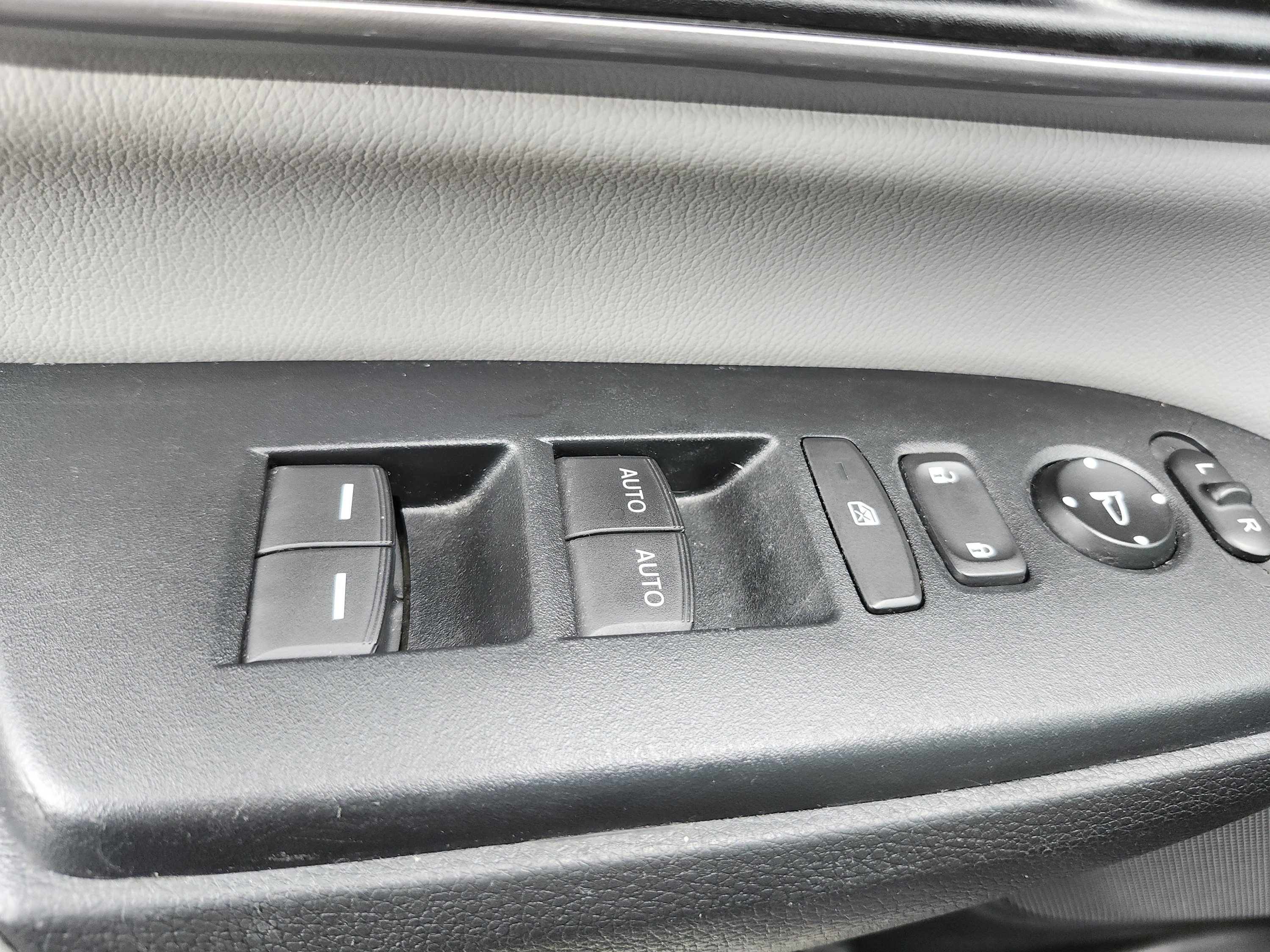 Used 2018  Honda EX-L image 17