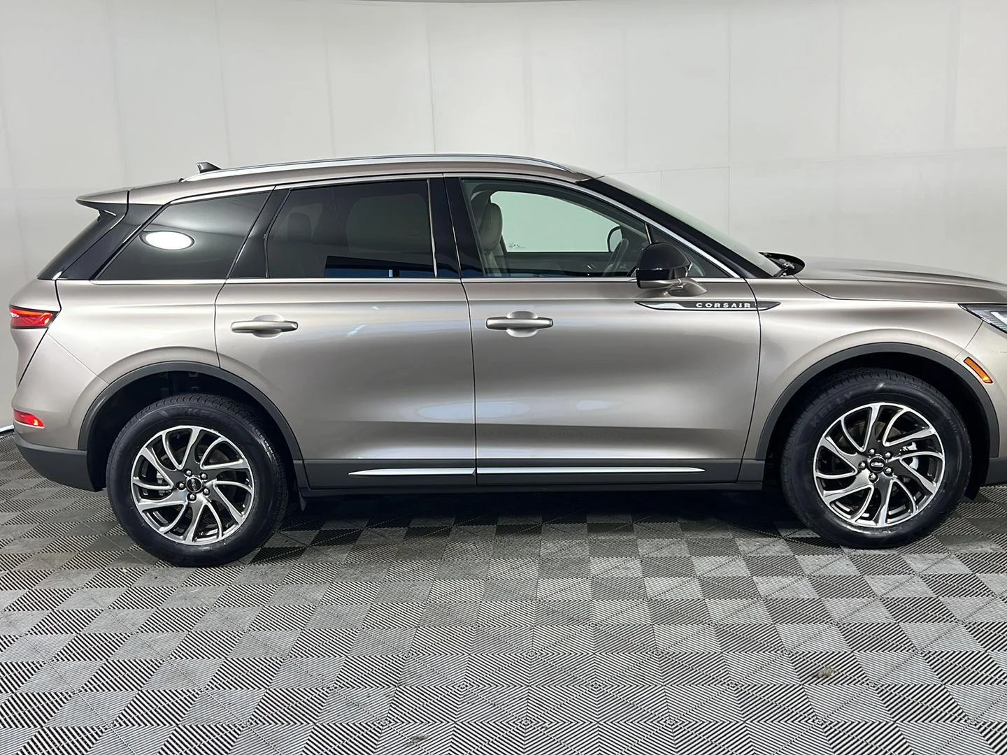 Used 2021 Iced Mocha Lincoln Standard image 3