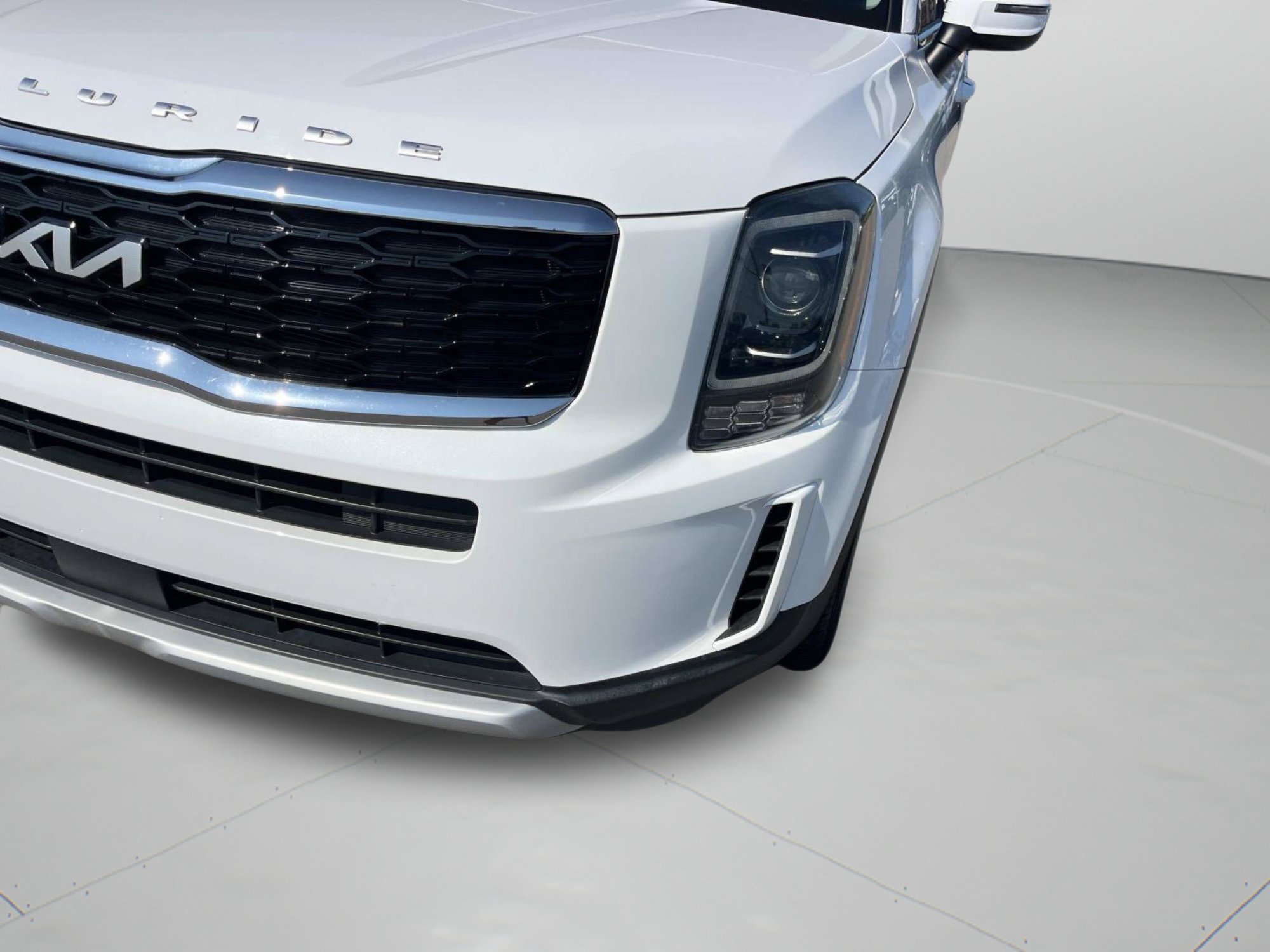 Used 2022 Glacial White Pearl Kia LX image 31