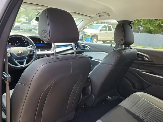 2025 Chevrolet Trax LT - Photo 10