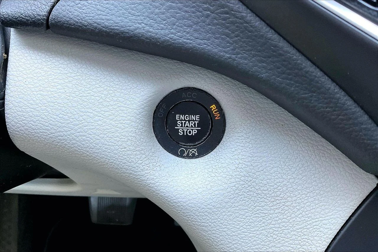 Used 2022 Blue Jeep Limited image 28