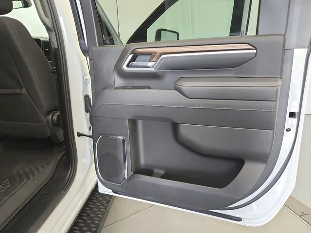 Used 2025 White Chevrolet LT image 42