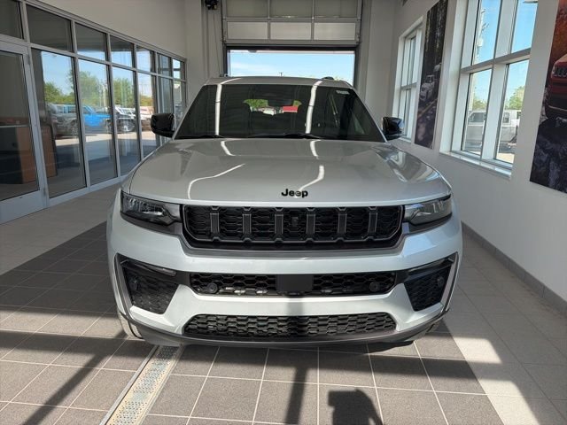 New 2026 Silver Zynith Exterior Paint Jeep  image 2
