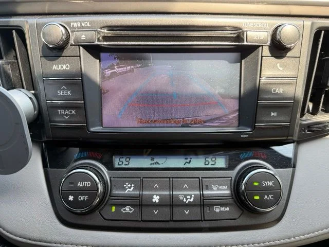 Used 2013 Classic Silver Metallic Toyota XLE image 8