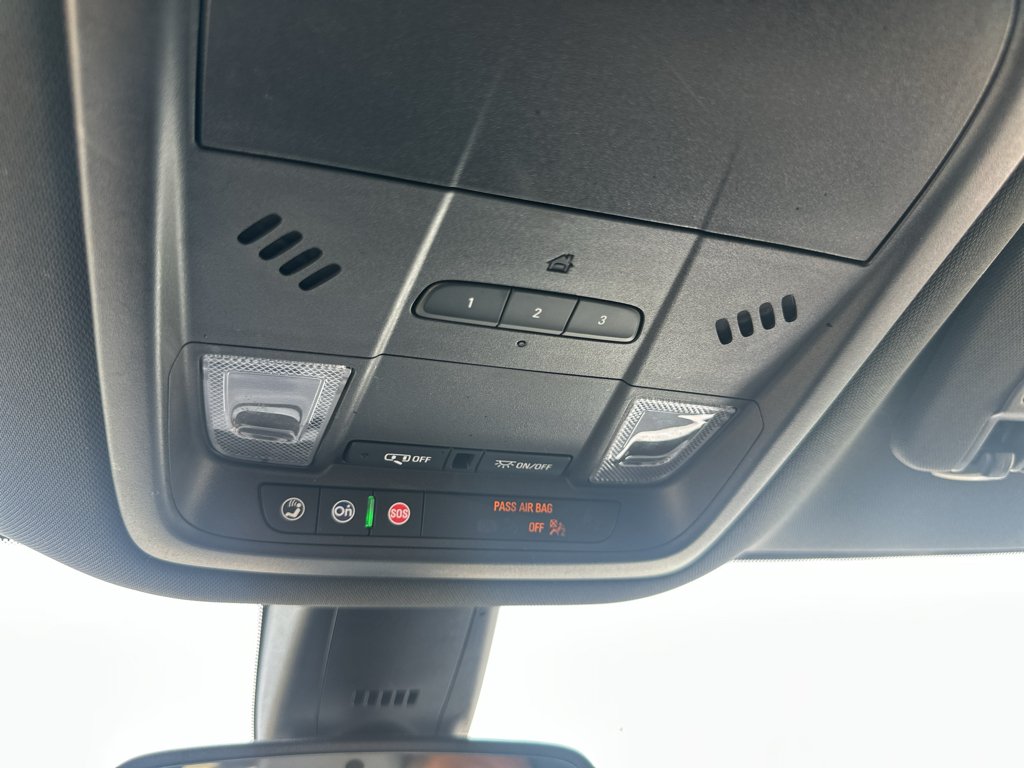 Used 2023 Summit White Buick Essence image 18