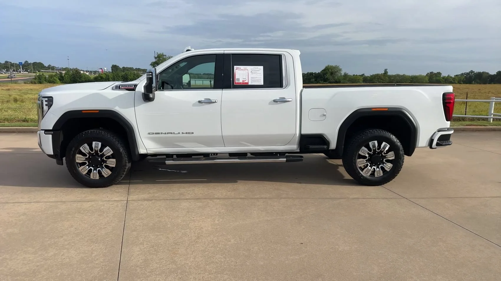 Used 2025 White GMC Denali image 5