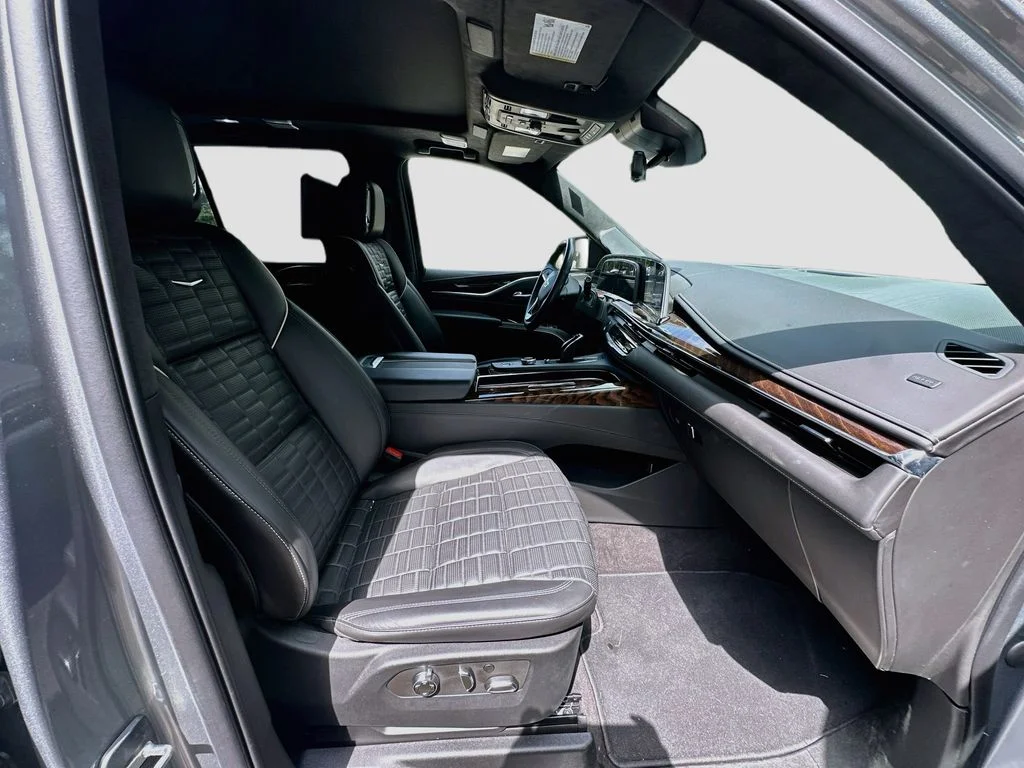 Used 2023 Silver Metallic Cadillac Sport Platinum image 32