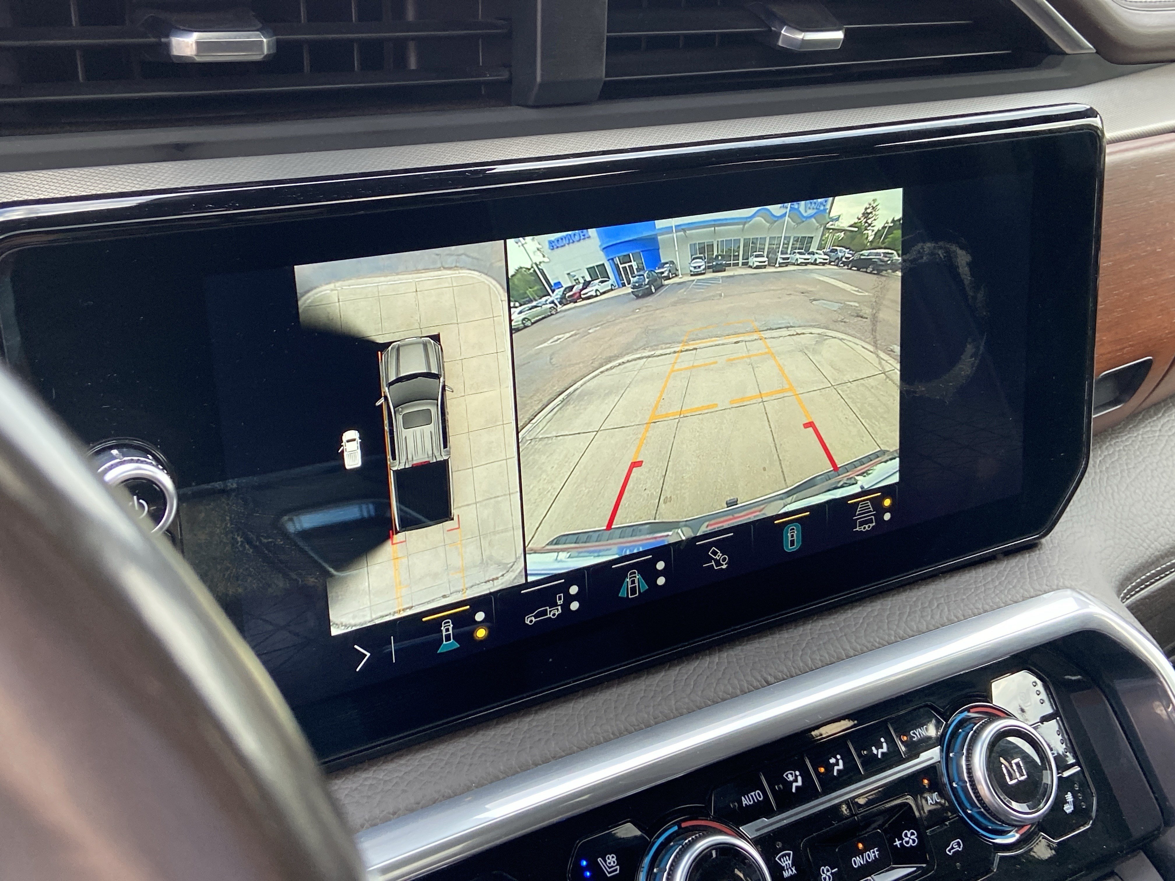 Used 2022 White Frost Tricoat GMC Denali image 35