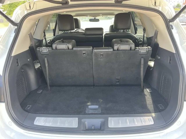 Used 2017 White INFINITI Base image 25