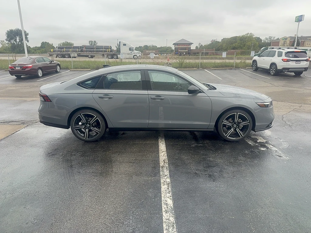 New 2026 Urban Gray Pearl Honda SE image 4
