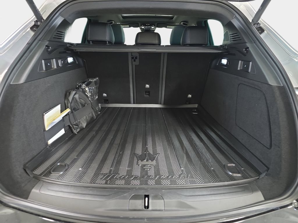 Used 2025 Bianco Maserati Modena image 30