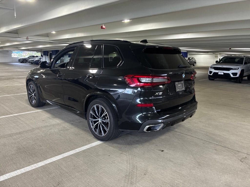 Used 2020 Black Sapphire Metallic BMW xDrive40i image 3