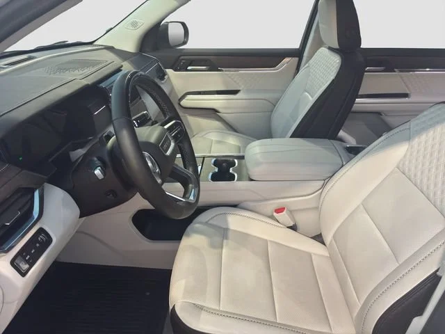 Used 2024 White Frost Tricoat GMC Denali image 11