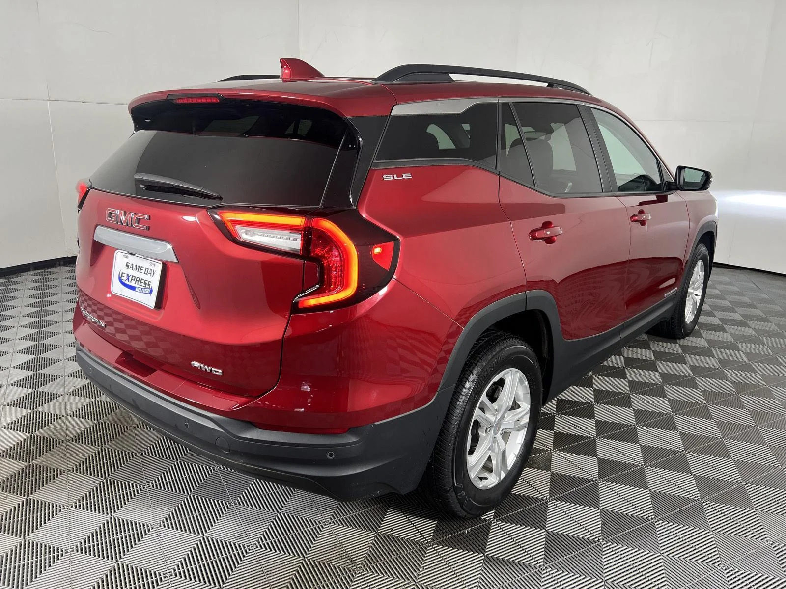 Used 2023 Volcanic Red Tintcoat GMC SLE image 9