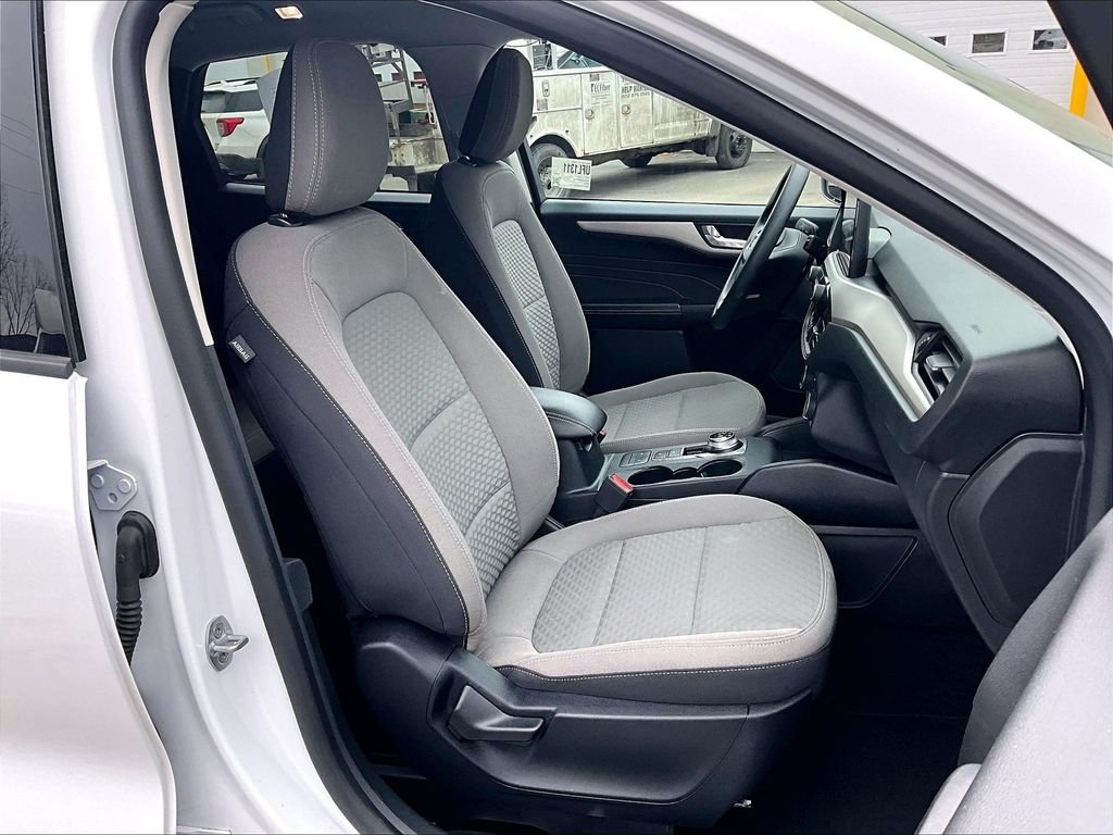 Used 2021 White Ford SE image 7