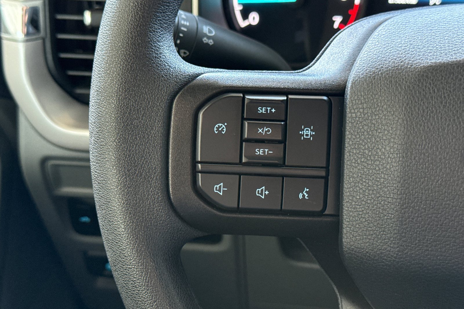 Used 2023  Ford XLT image 24