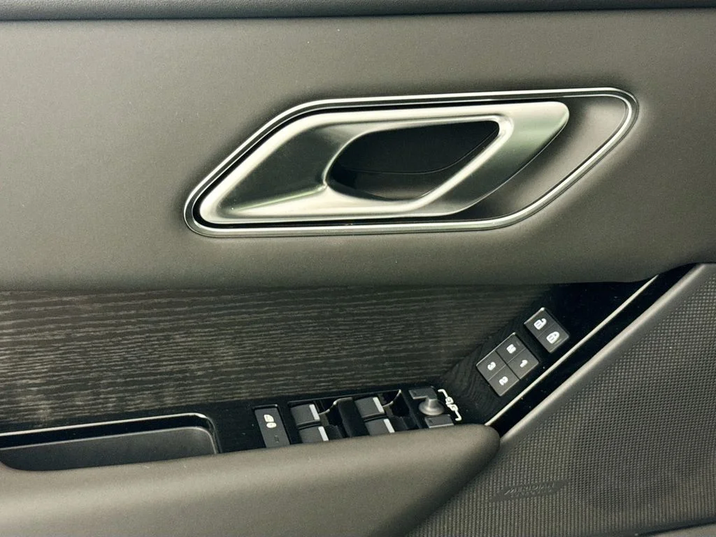 New 2026 Santorini Black Land Rover S image 18