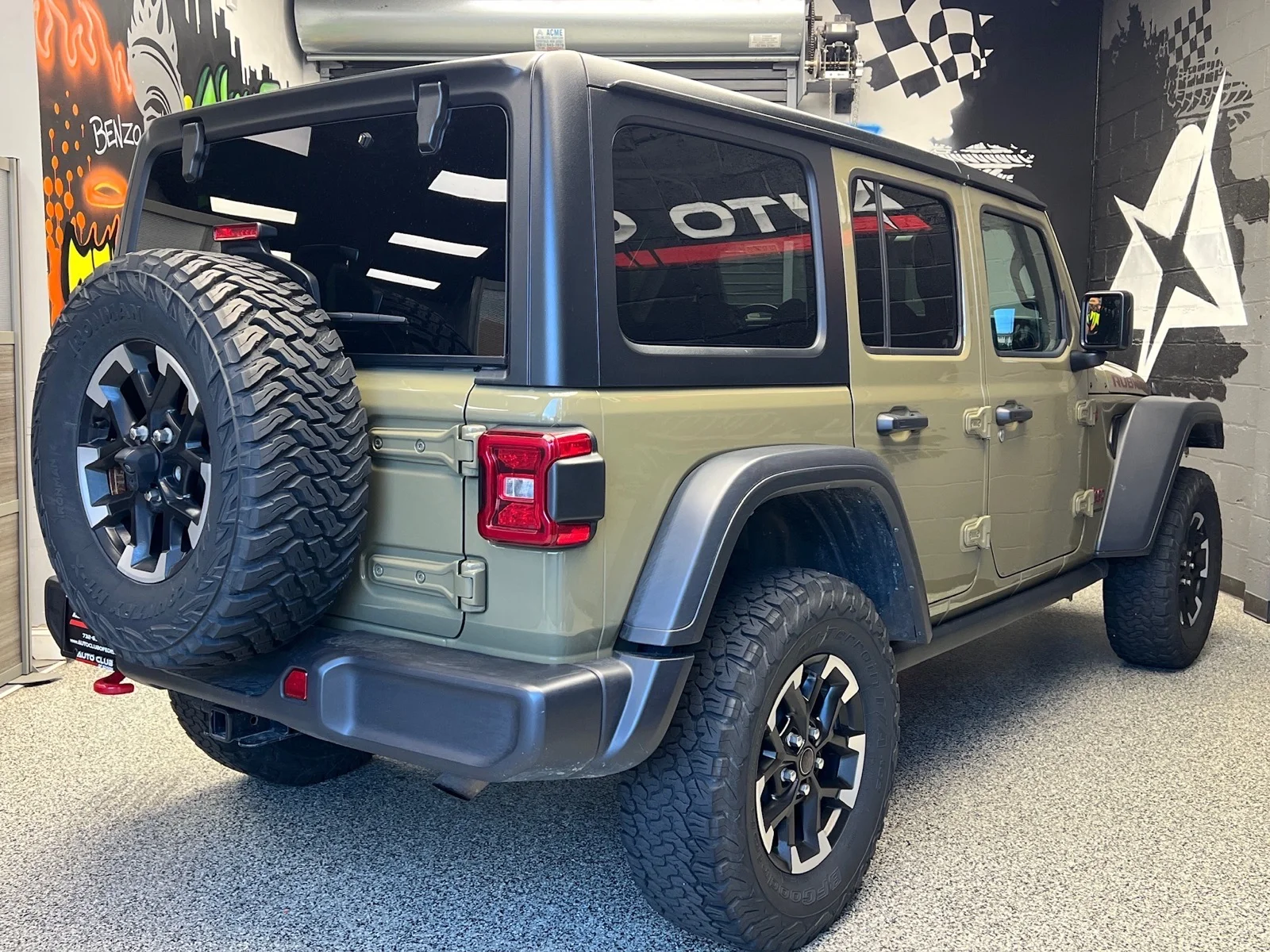 Used 2025  Jeep Rubicon image 6