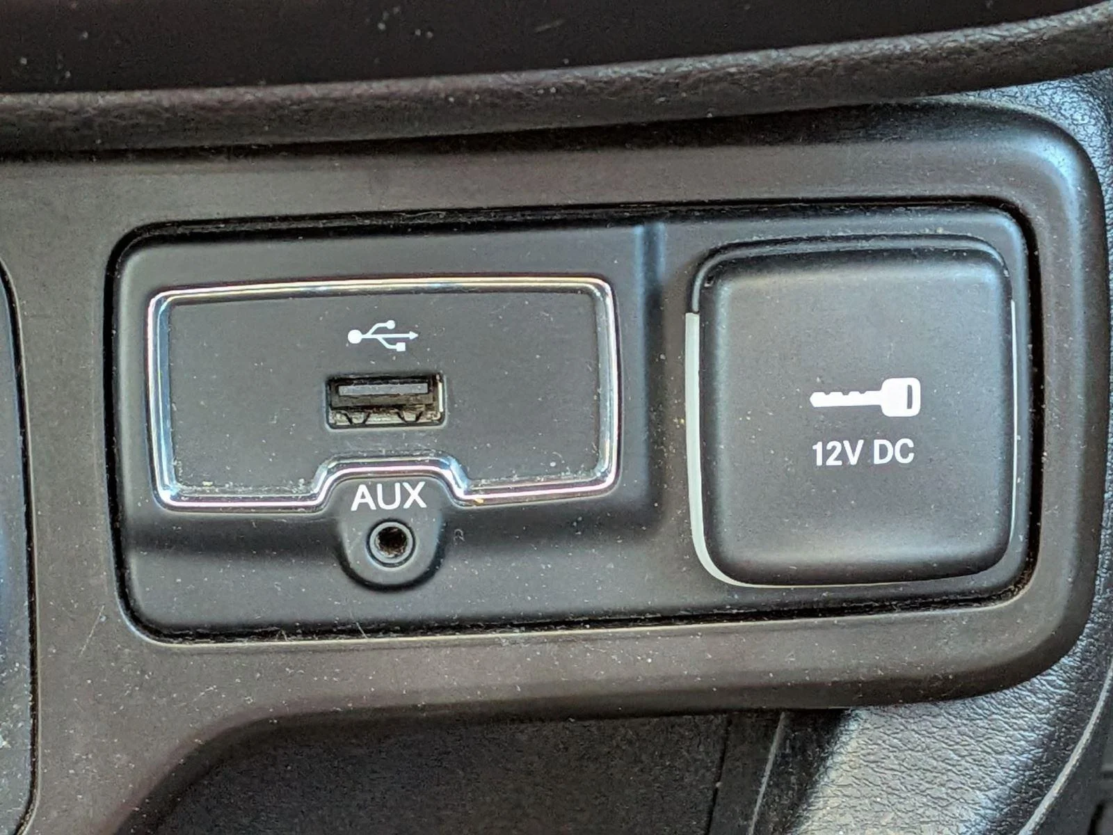 Used 2019 Solar Yellow Clearcoat Jeep Trailhawk image 15