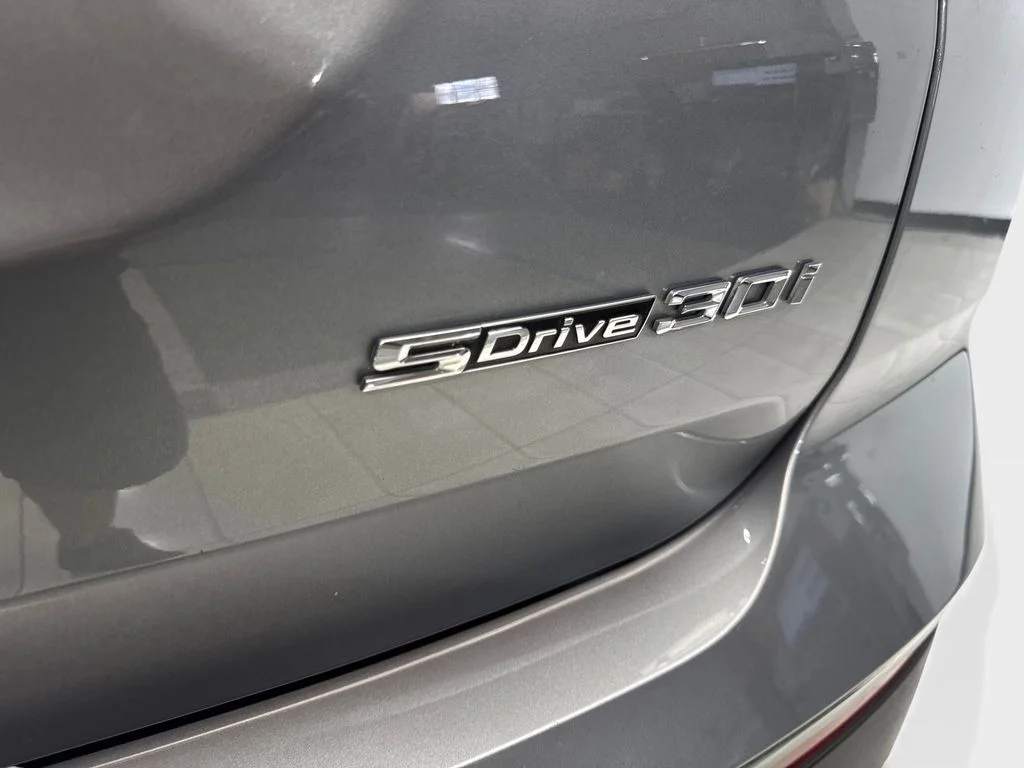 Used 2024 Gray BMW sDrive30i image 23