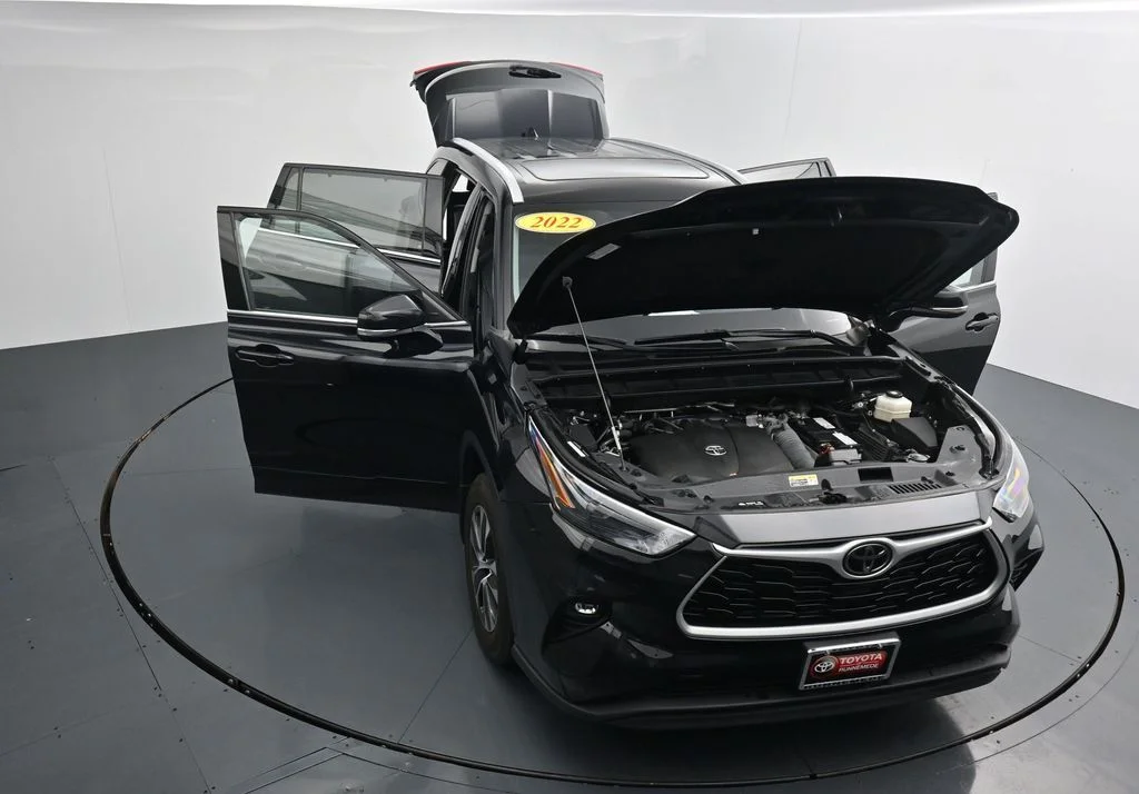 Used 2022 Black Toyota XLE image 34