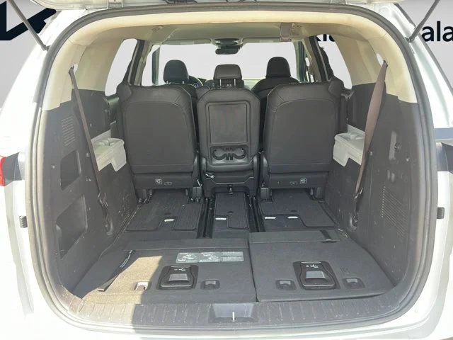 Used 2023 Silver Kia LX Seat Package image 9