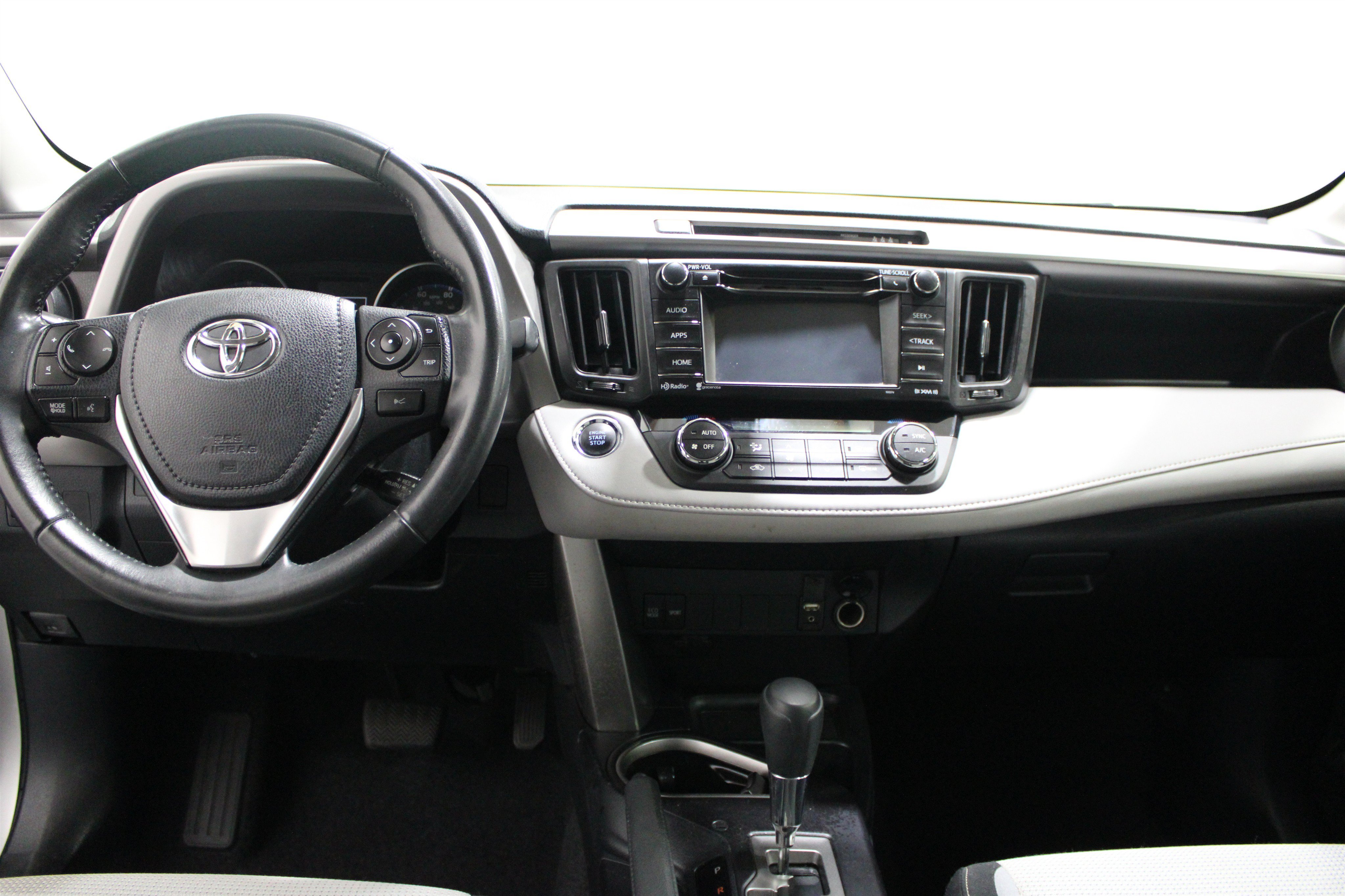 Used 2018 Silver Sky Metallic Toyota XLE image 2