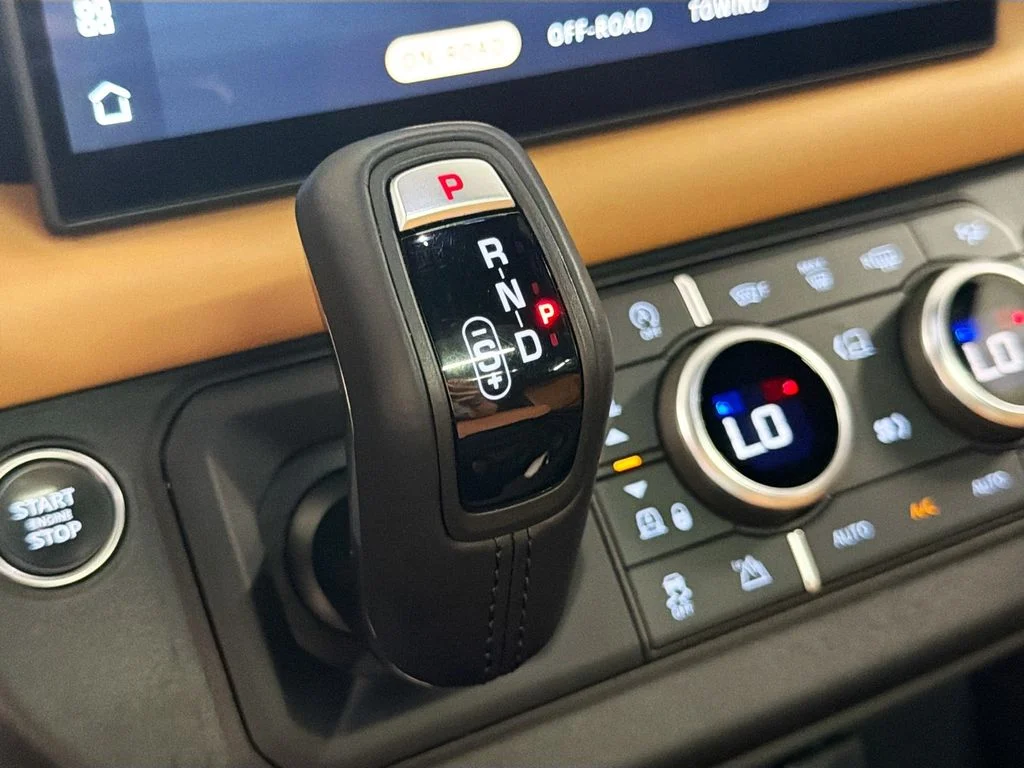Certified Used 2024  Land Rover X-Dynamic SE image 18