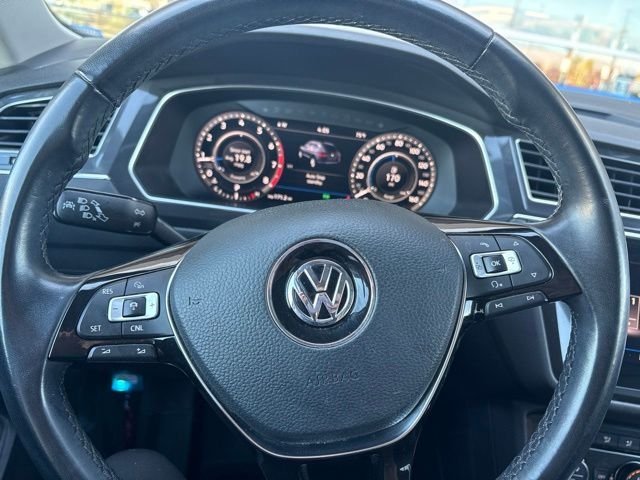 Used 2018 Orange Volkswagen 2.0T SEL Premium image 10