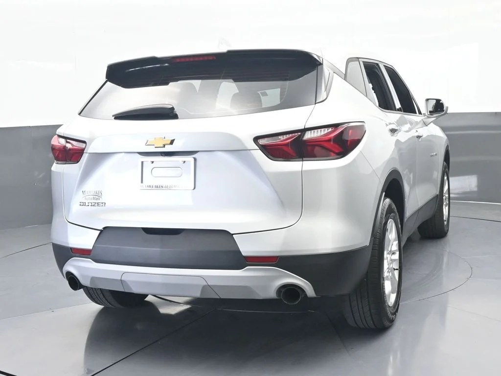 Used 2019 Silver Ice Metallic Chevrolet L image 5