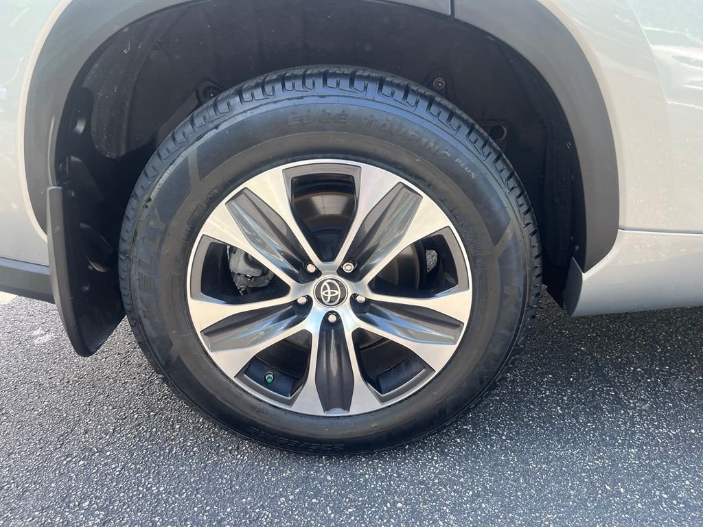 Used 2023 Silver Toyota XLE image 31