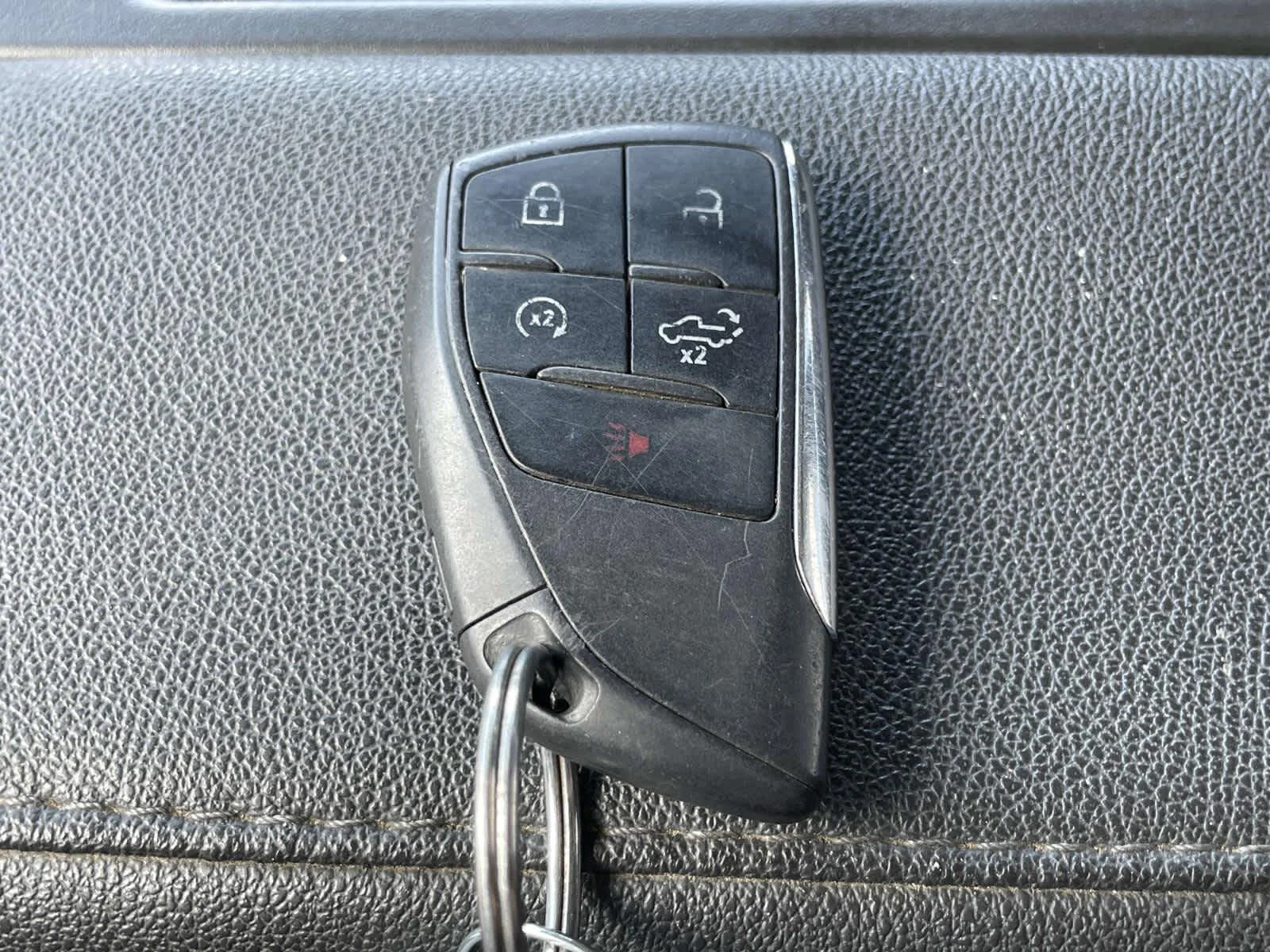 Used 2023 Sterling Metallic GMC Elevation image 4