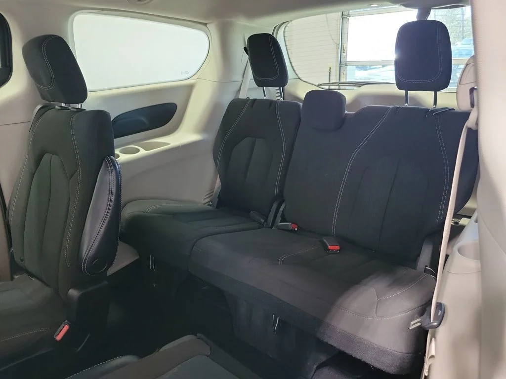 Used 2023 Gray Chrysler LX image 7