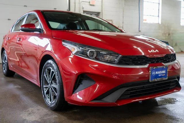 Used 2024 Red Kia LXS image 4