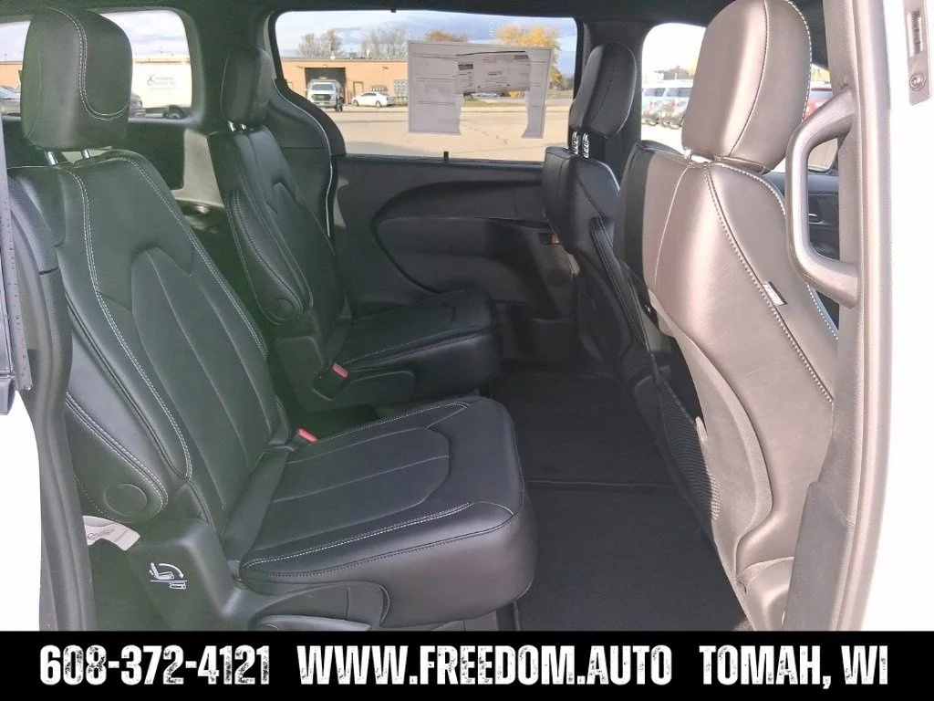 2026 Chrysler Pacifica Select - Photo 23
