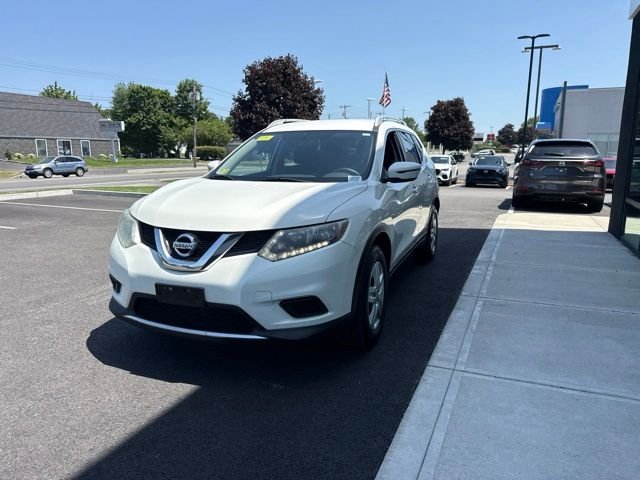 Used 2016 White Nissan S image 6