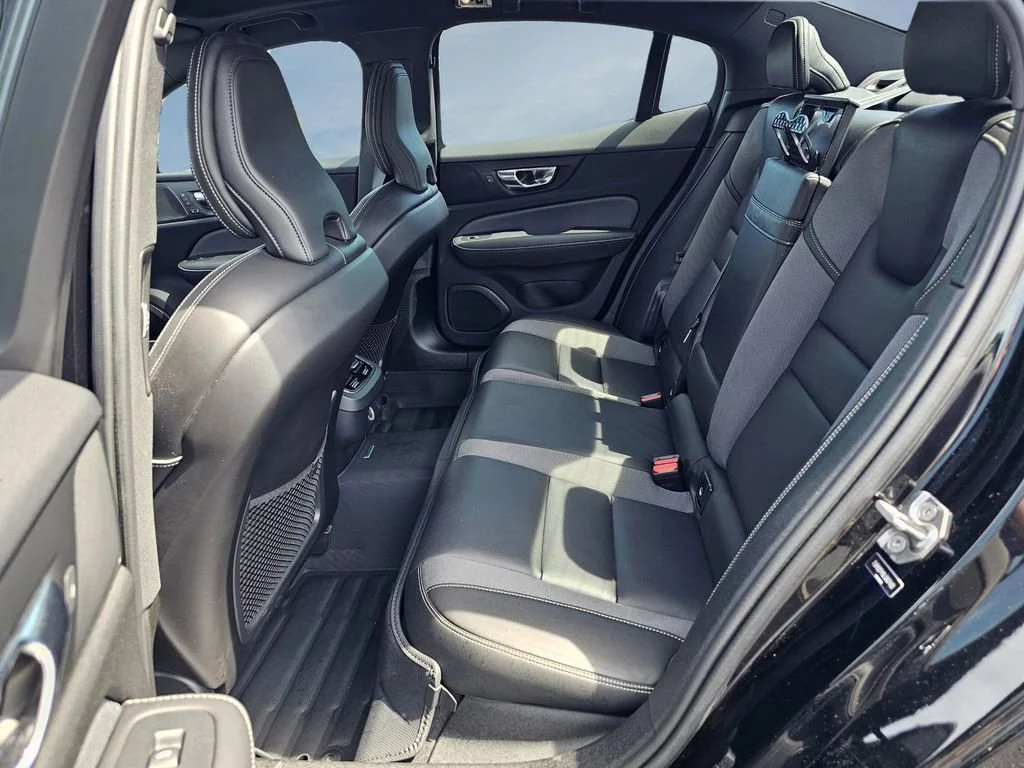 Used 2020 Black Stone Volvo R-Design image 30