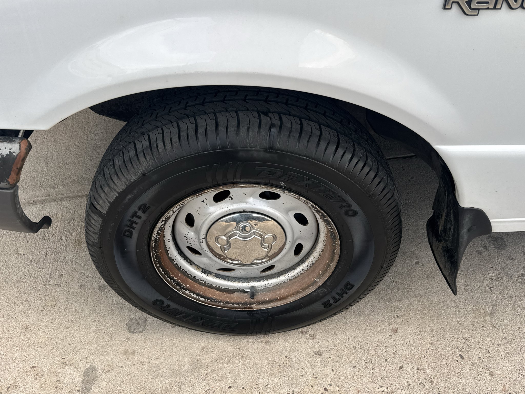 Used 2001 Oxford White Clearcoat Ford Edge image 15