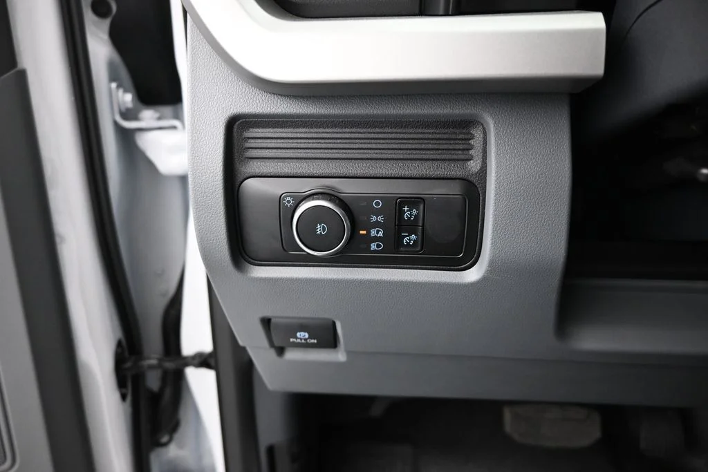 New 2025 Oxford White Ford XL image 11