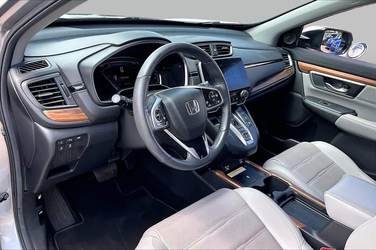 Used 2020 Lunar Silver Metallic Honda Touring image 14