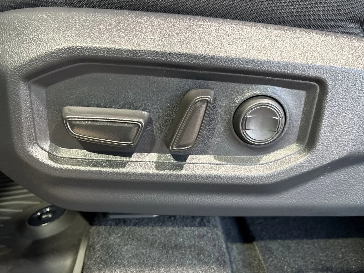2026 Toyota Tundra SR5 - Photo 12