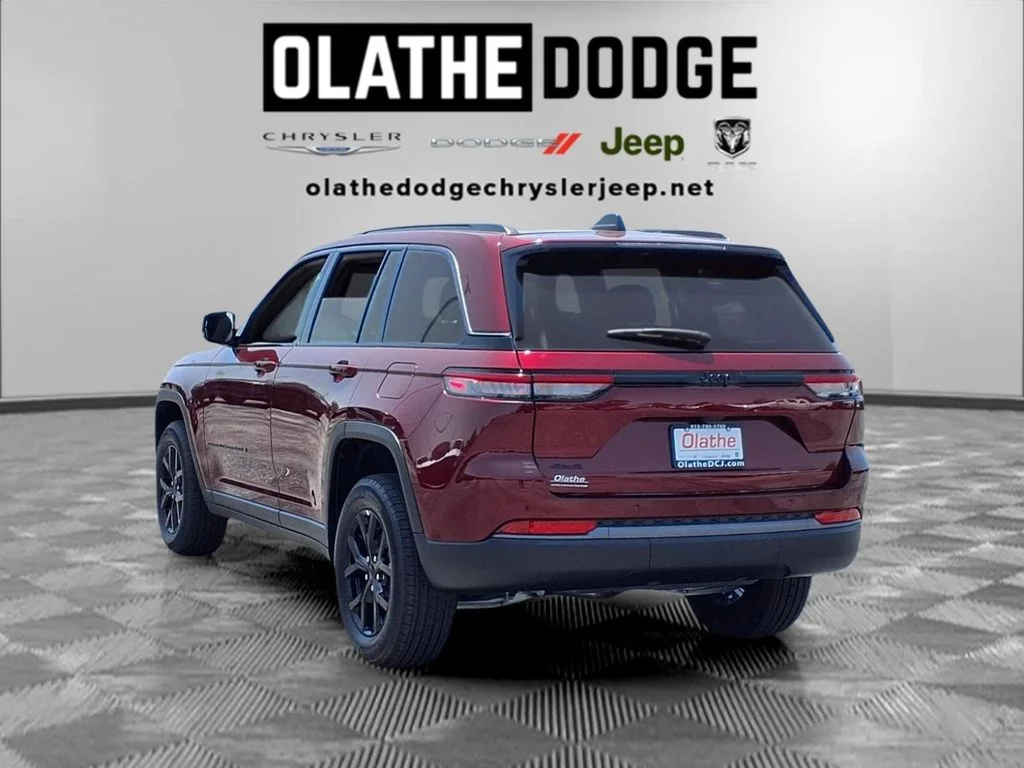 New 2026 Velvet Red Pearl-Coat Exterior Paint Jeep Altitude image 3