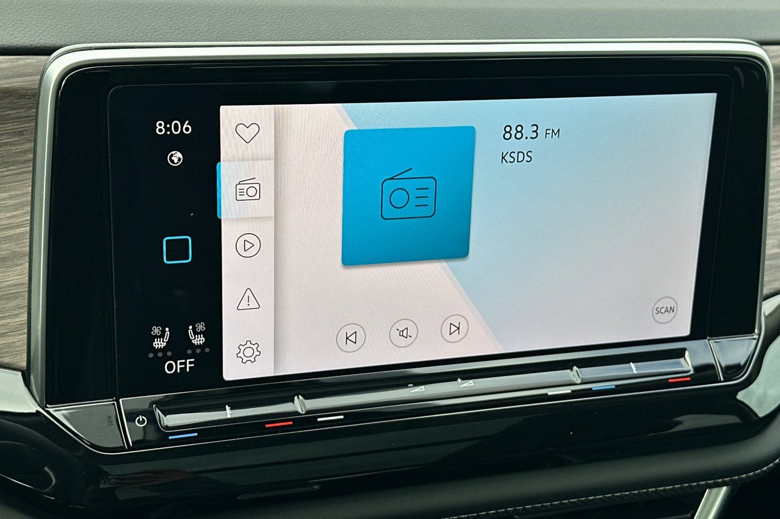 New 2026 Avocado Green Pearl Volkswagen SEL image 19