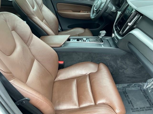 Used 2019 White Volvo T5 Momentum image 46