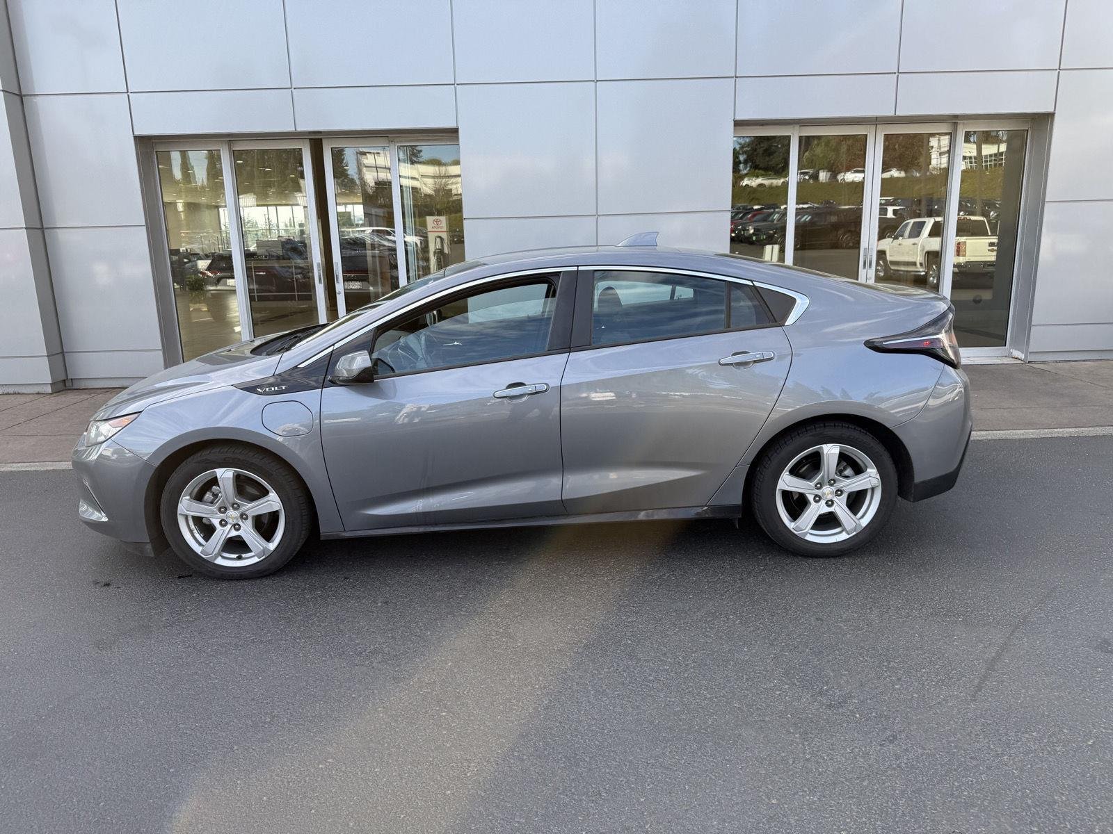 Used 2018 Chevrolet Volt LT with VIN 1G1RC6S5XJU152235 for sale in Gladstone, OR