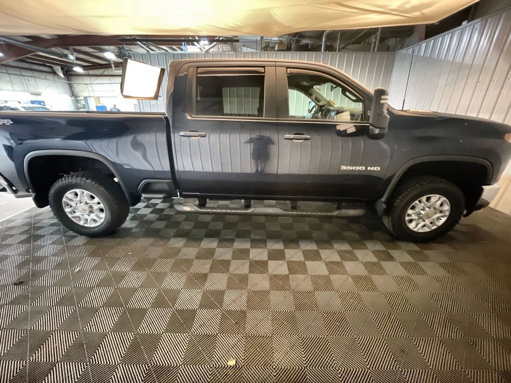 Used 2022 Northsky Blue Metallic Chevrolet LT image 9