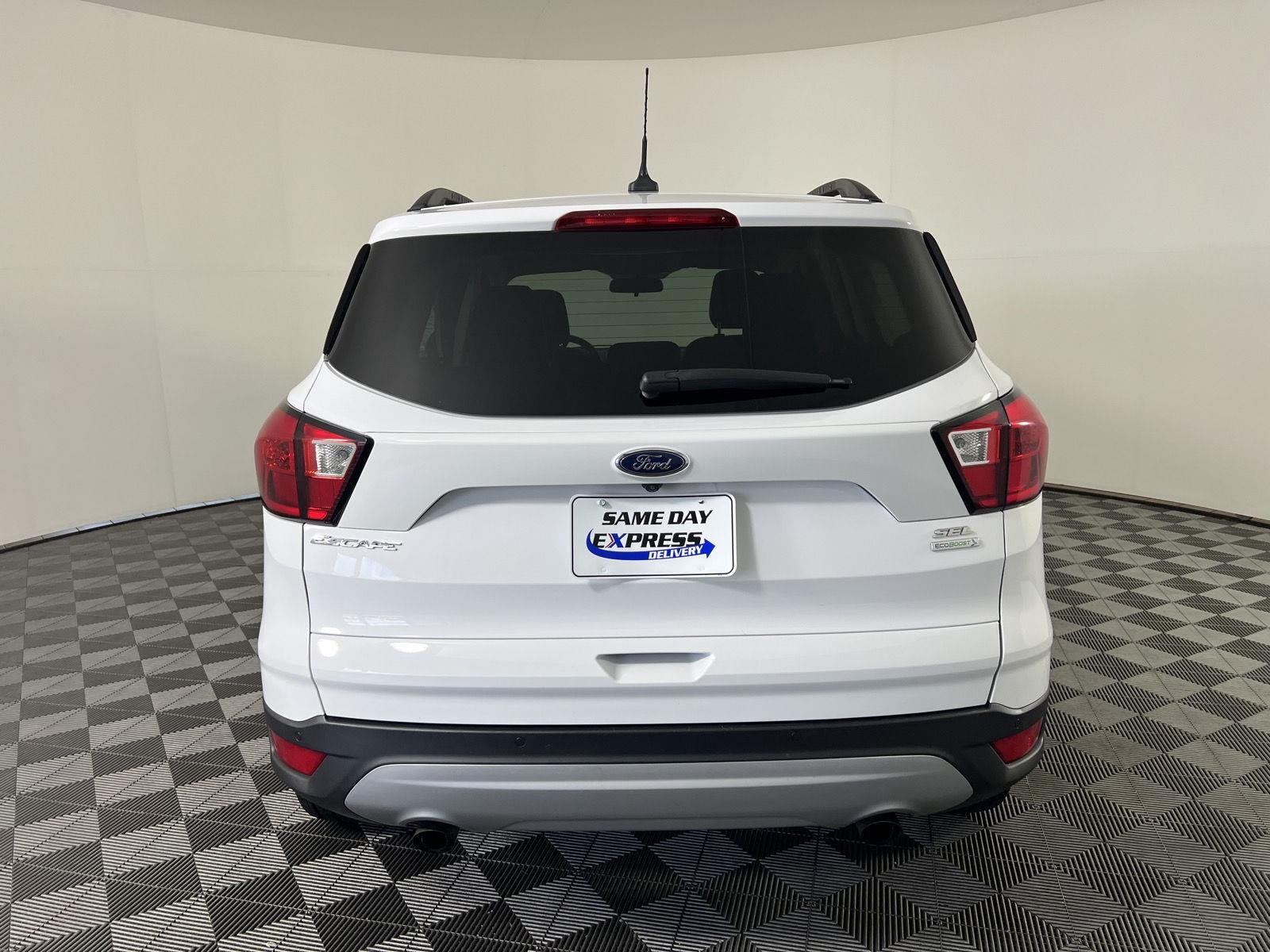 Used 2019 Oxford White Ford SEL image 26